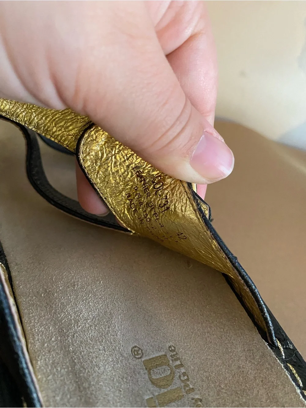 Alegria Victoriah Black & Gold Leather Platform Sandals Size 42 / 11.5 Gold ring
